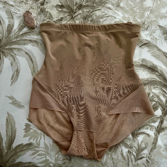 NEW Honeylove SuperPower Brief Shapewear, Nude "Sand" size M Medium - Picture 7 of 8